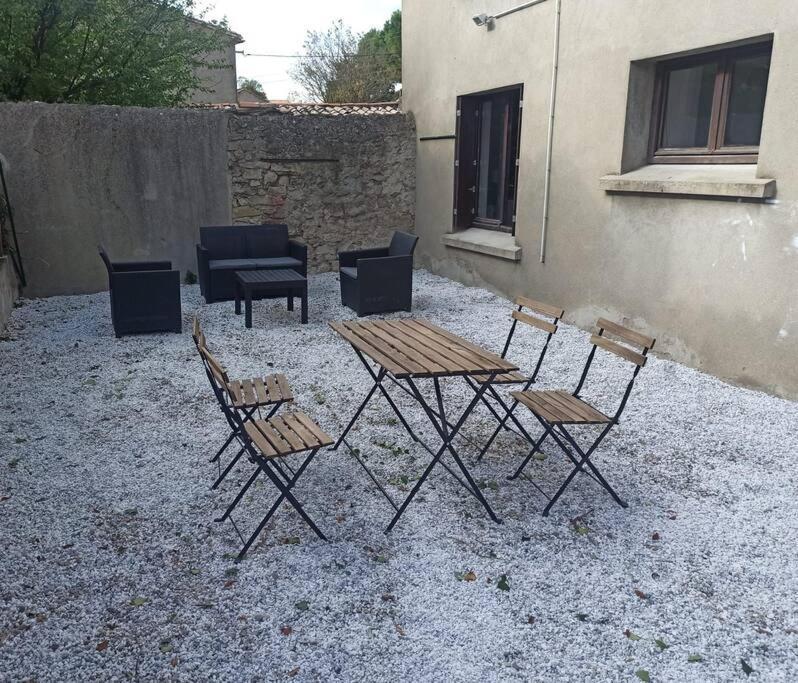 Superbe Appt Avec Cour Et Parking Gratuit A 5Min De La Cite Medievale Carcassonne Exterior photo